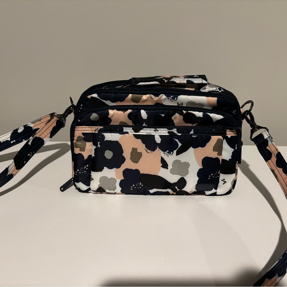 Lug Scoop Crossbody Bag - Floral Multi